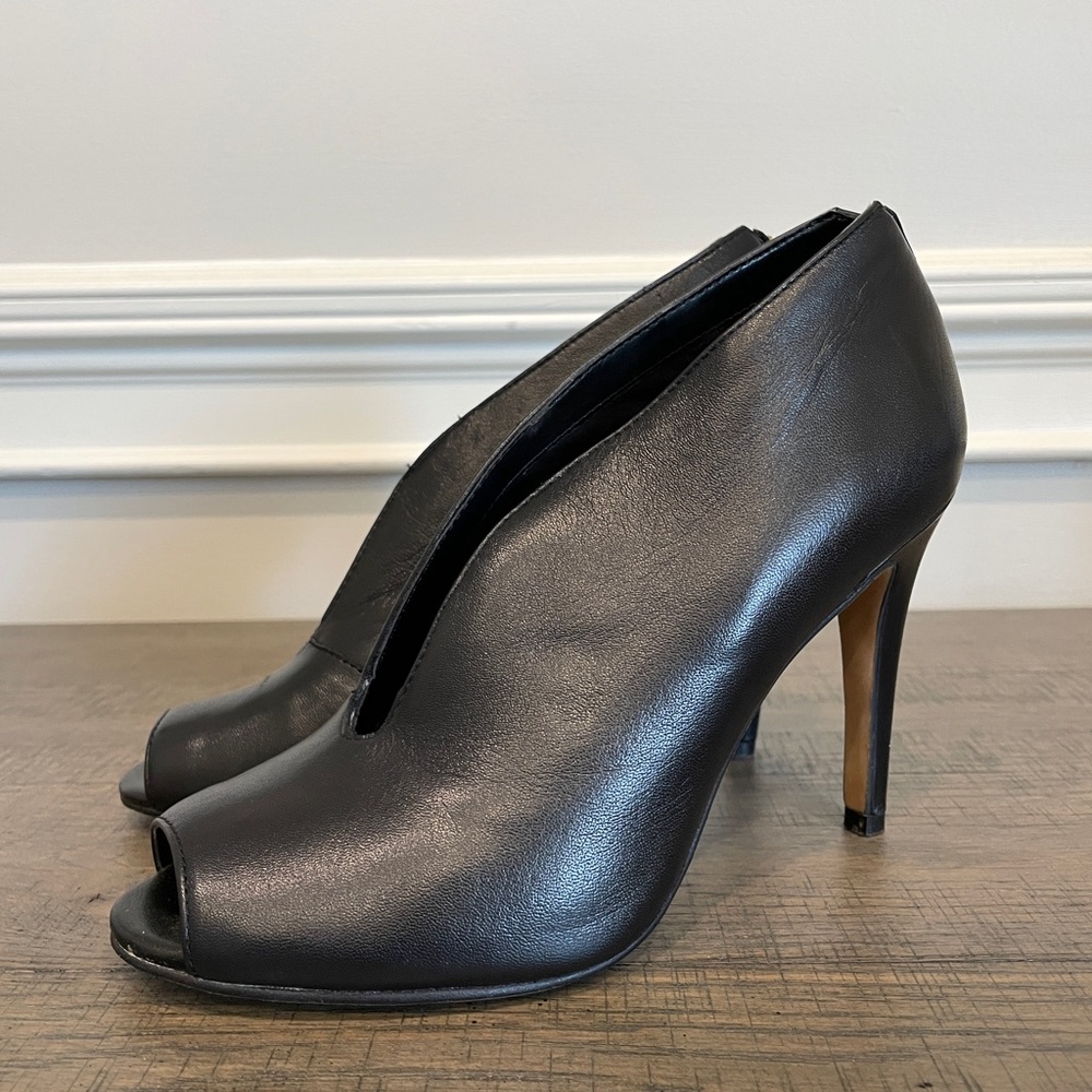 Halogen womens pumps gold studs size 7